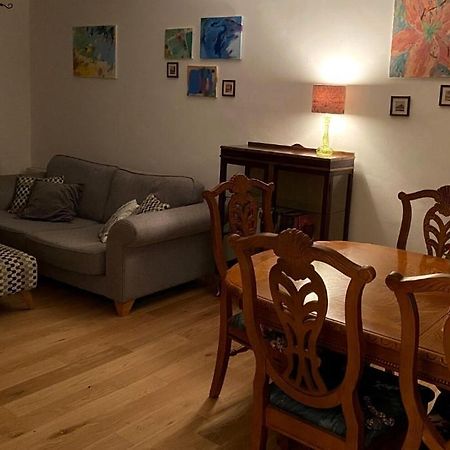 Lovely 3 Bedroom House In The Centre Of Лавенем Екстериор снимка