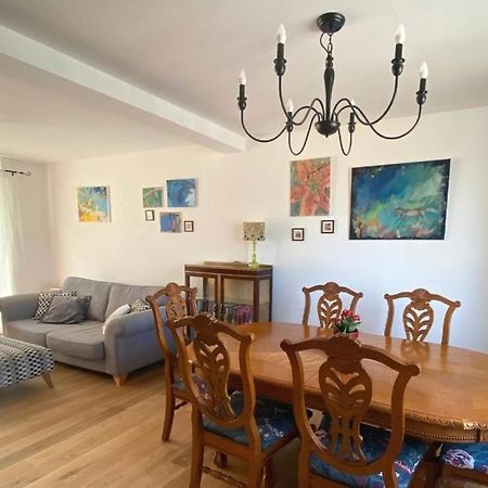 Lovely 3 Bedroom House In The Centre Of Лавенем Екстериор снимка