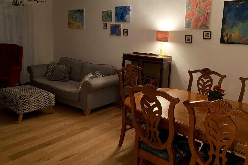 Lovely 3 Bedroom House In The Centre Of Лавенем Екстериор снимка