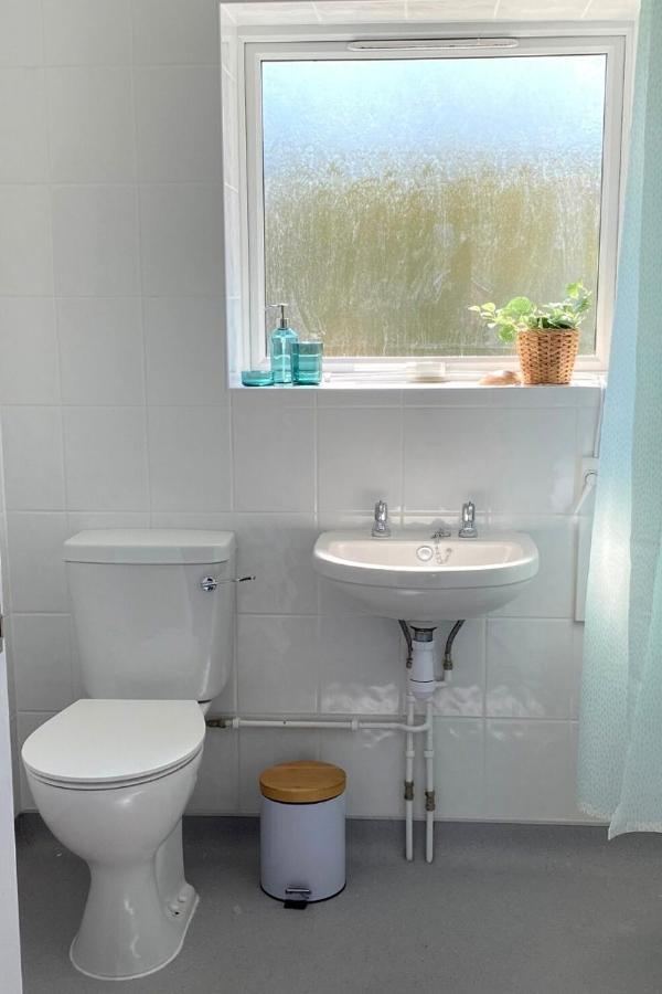 Lovely 3 Bedroom House In The Centre Of Лавенем Екстериор снимка