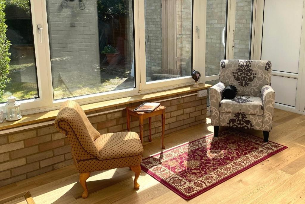 Lovely 3 Bedroom House In The Centre Of Лавенем Екстериор снимка