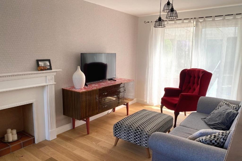 Lovely 3 Bedroom House In The Centre Of Лавенем Екстериор снимка