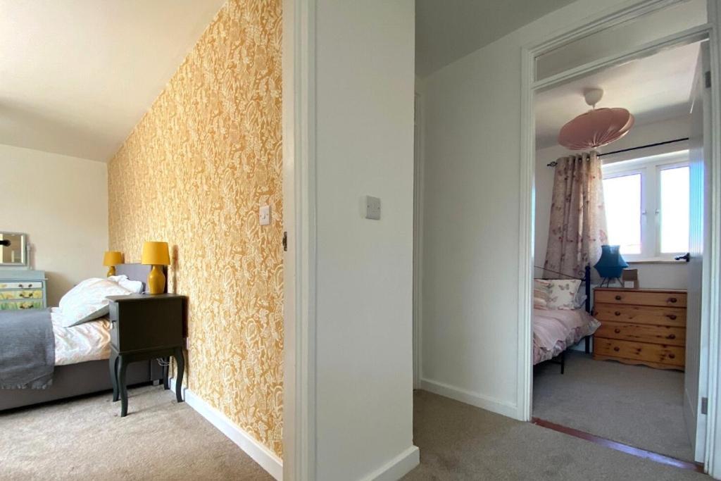 Lovely 3 Bedroom House In The Centre Of Лавенем Екстериор снимка