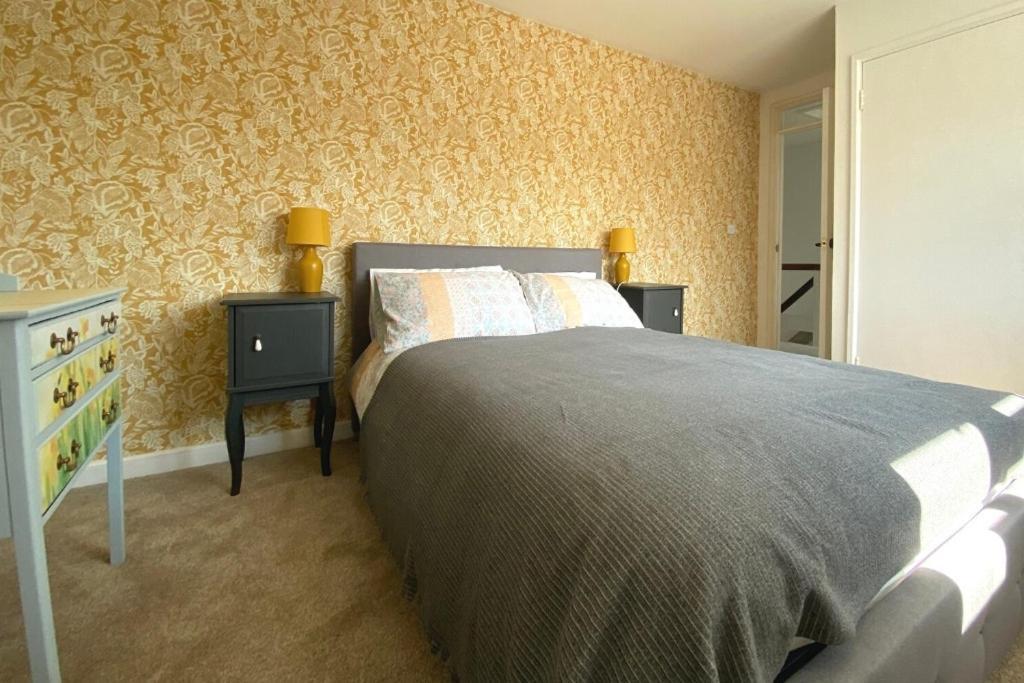 Lovely 3 Bedroom House In The Centre Of Лавенем Екстериор снимка